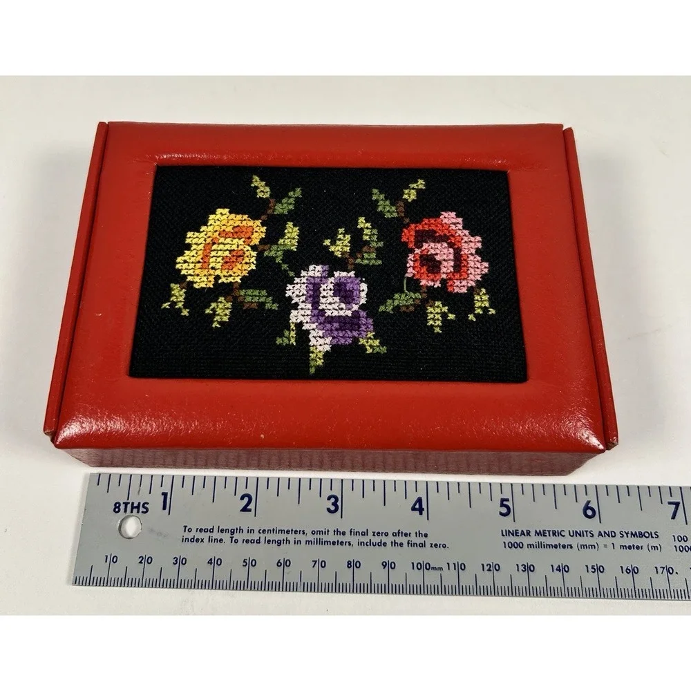Embroidered Top Trinket Jewelry Box Red Flowers 6